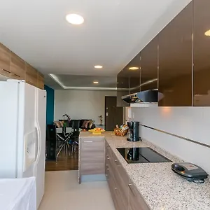 Apartamento De Lujo, Piso Alto, Junto Parque Carolina, Quito